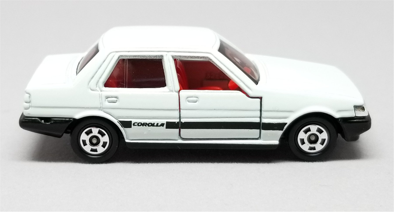Illustration for article titled Radcast 2018: Tomica Toyota Corolla Sedan